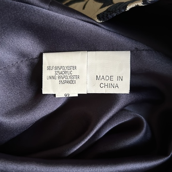 Kay Unger Net York Blue and White Floral EUC - Sz.6 - Picture 9 of 9